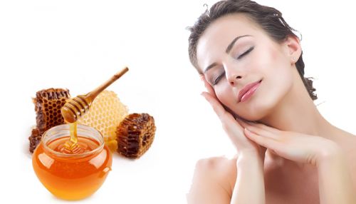 Massage da mặt với mật ong
