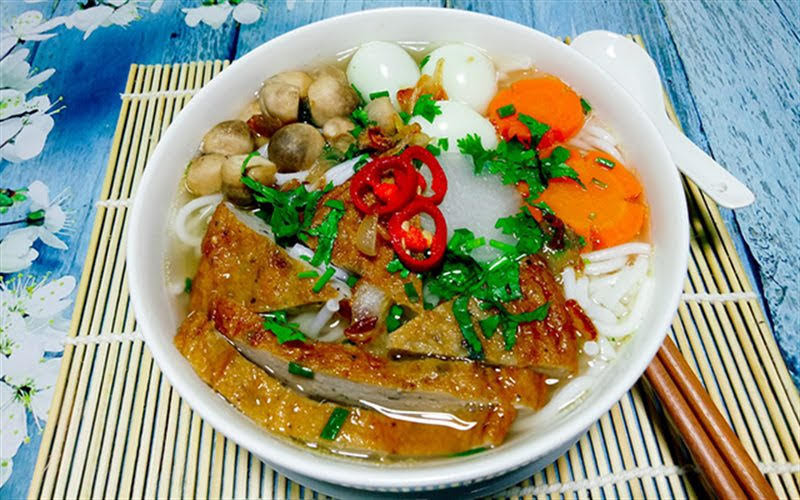 Cách nấu bánh canh chả cá Nha Trang đậm đà cho bữa sáng ngày cuối tuần